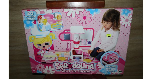 Sbrodolina, chef in cucina, Gig